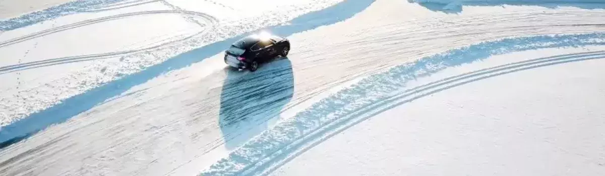 coche trazado de nieve