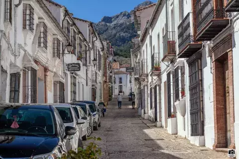 Calle de pueblo gaditano, al sur de España
